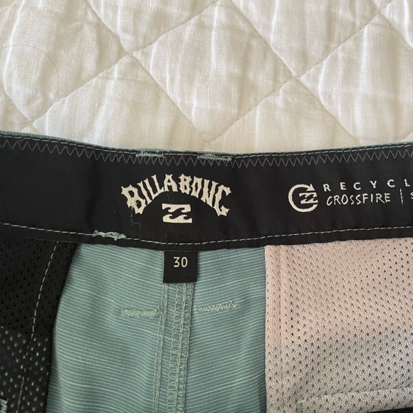 NWOT Billabong Men’s Crossfire, Regular Length Shorts, Color Lagoon, Size 30 - Picture 2 of 4